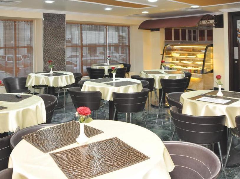 Center Ville Hotel Абу Даби Екстериор снимка