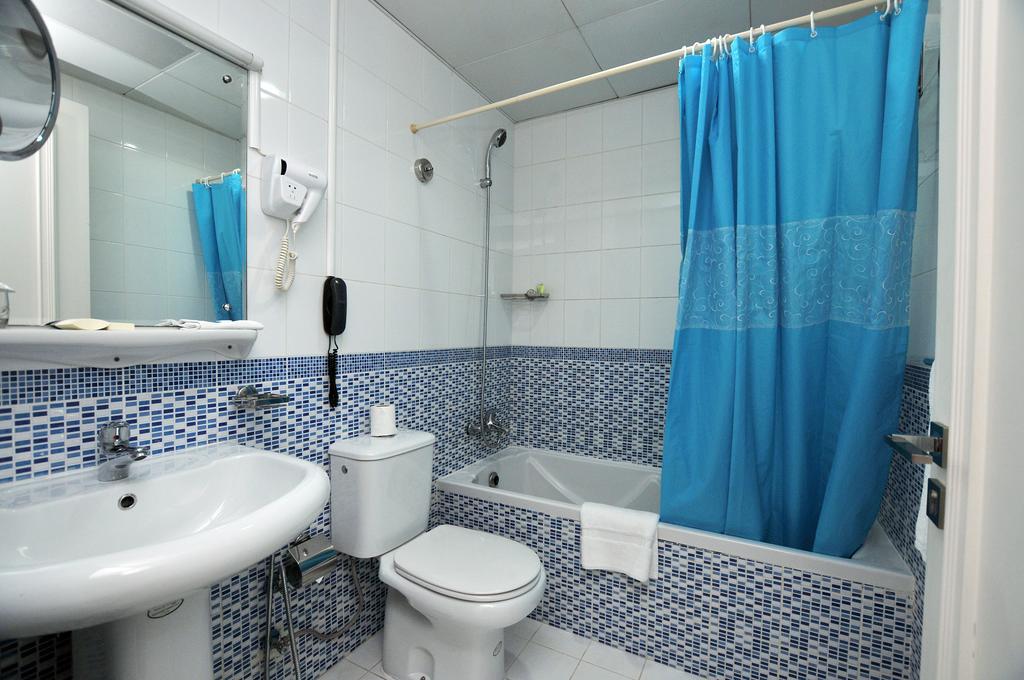 Center Ville Hotel Абу Даби Екстериор снимка